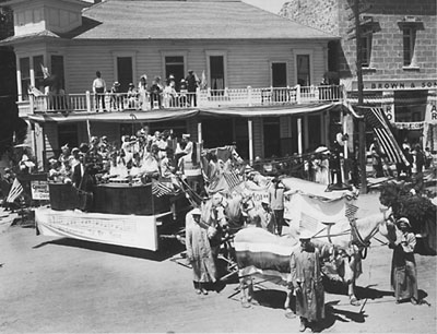 The giant-violin float in downtown Burns, during the parade. The Sagebrush Symphony Orchestra on its Fourth of July Parade in downtown Burns