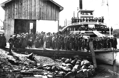Passengers arrive and disembark on the riverboat City of Salem someplace on the mid-Willamette River. One of the silhouettes in the wheelhouse is almost certainly Capt. Scott. Passengers arrive and disembark on the riverboat City of Salem someplace on the mid-Willamette River. One of the silhouettes in the wheelhouse is almost certainly Capt. Scott.