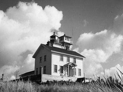 Roger Hart's 1939 photograph of Yaquina Bay Light, showing a surprisingly good state of preservation for the neglected 67-year-old structure. Yaquina Bay Light as it appeared in 1939. Just a few years after this image was made, a group of local residents would organize to save it from demolition.
